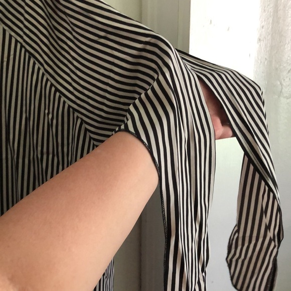 NWOT BLACK AND WHITE BLOUSE - Picture 4 of 6